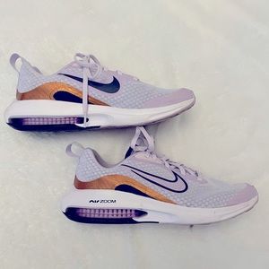 Nike Zoom Sneakers- Barely worn!